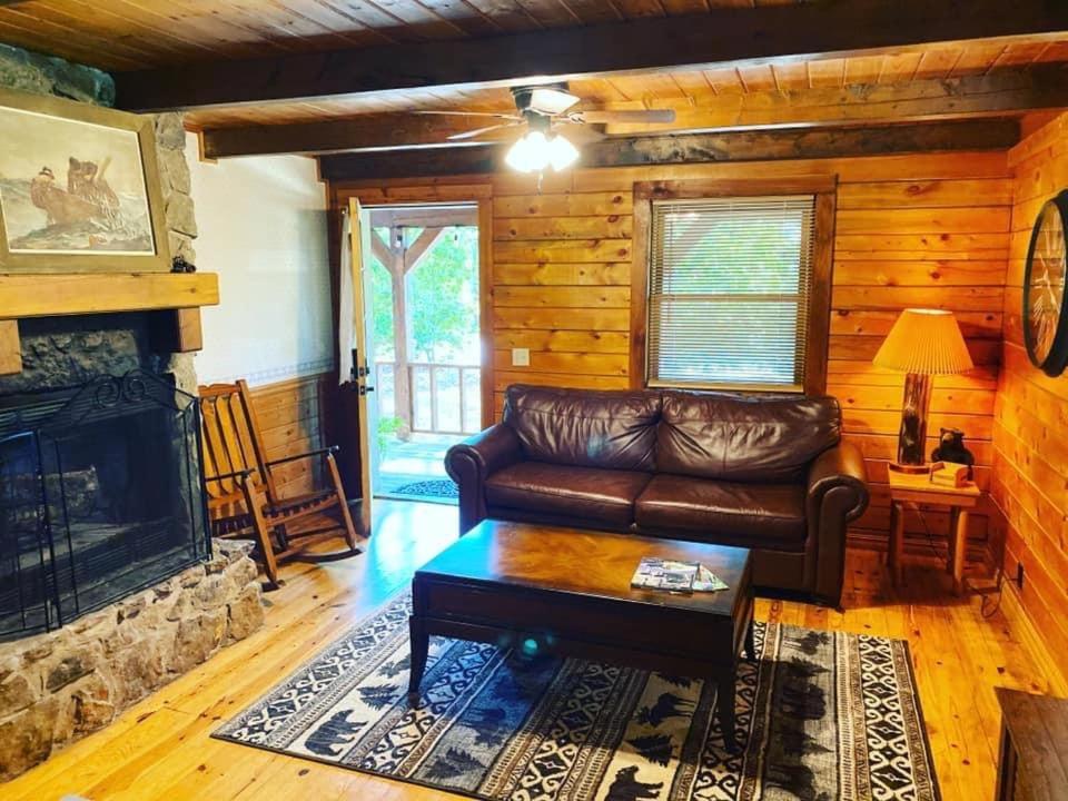 Cozy Cabin At Bear Mountain Log Cabins Eureka Springs Exterior foto