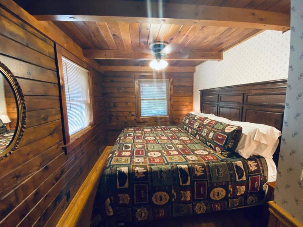 Cozy Cabin At Bear Mountain Log Cabins Eureka Springs Exterior foto